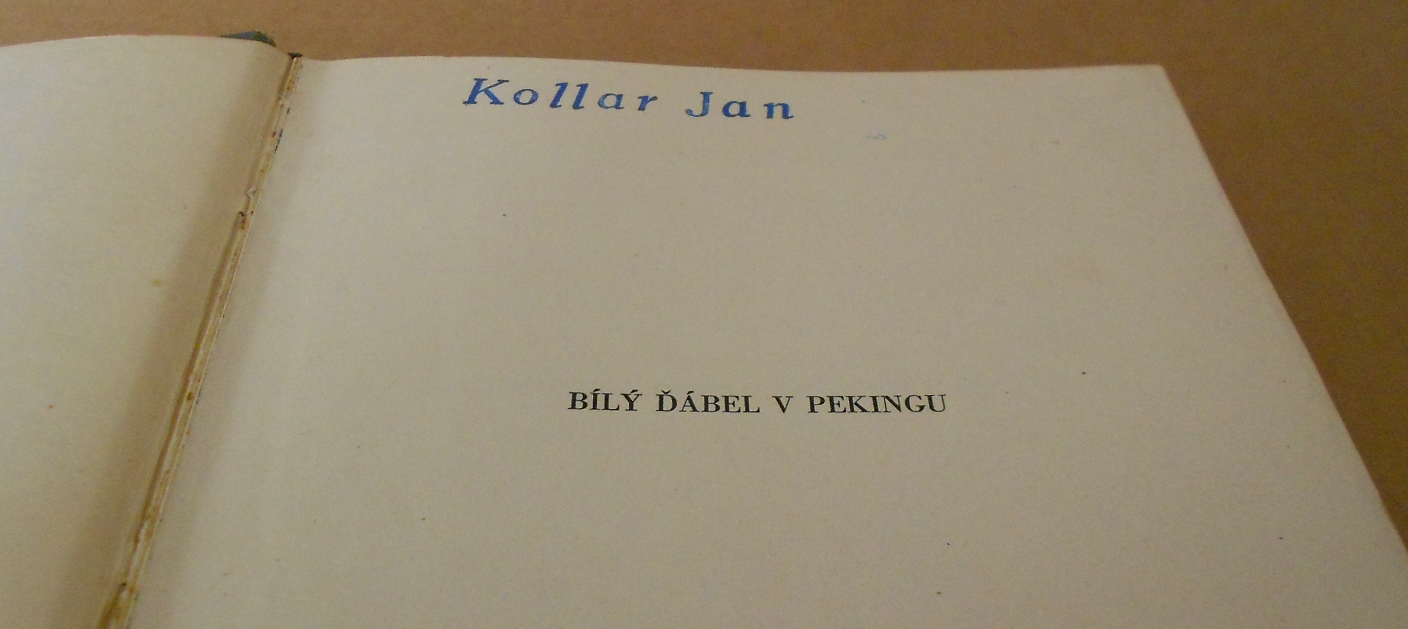 E.S.Vráz: Bílý ďábel v Pekingu - ilustrace Z. Burian