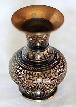 Mosazná váza