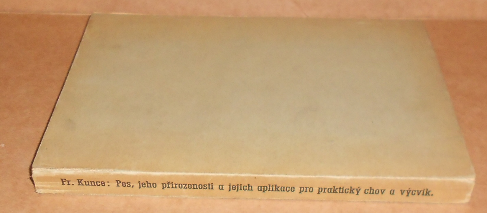 F. Kunce: Pes - praktický chov a výcvik