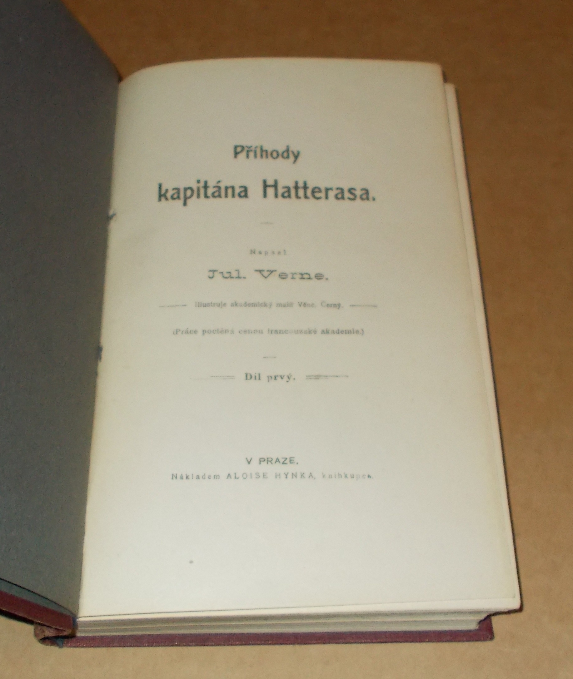 Jules Verne: Příhody kapitána Hatterasa I+II