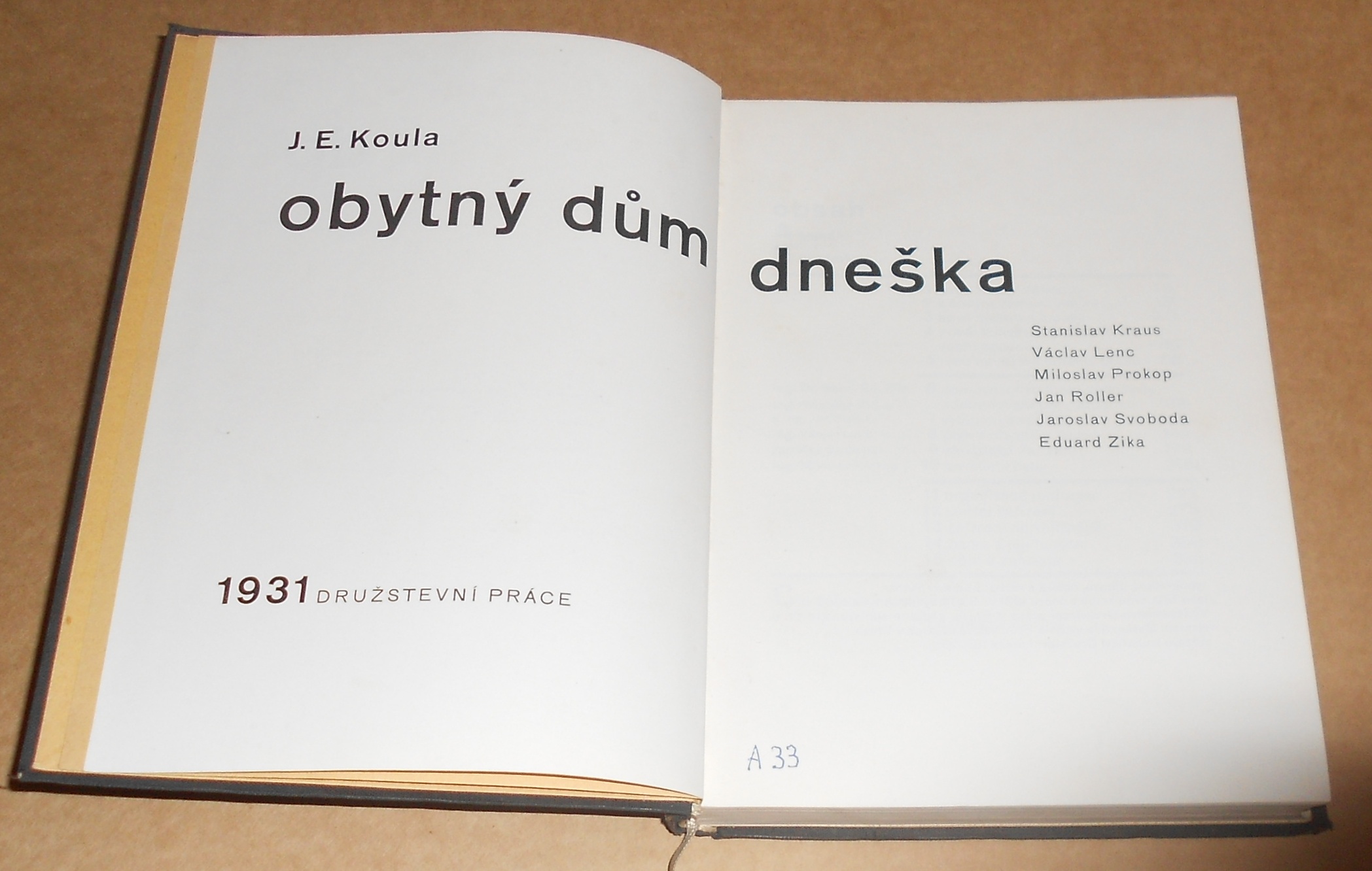 J.E.Koula: Obytný dům dneška - dedikace autora, typo L. Sutnar
